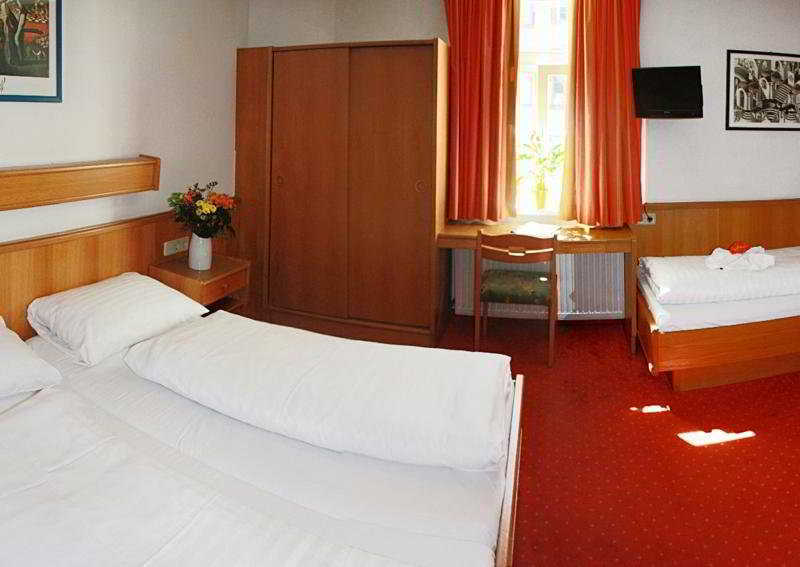 Hotel Goldene Krone Innsbruck Room photo