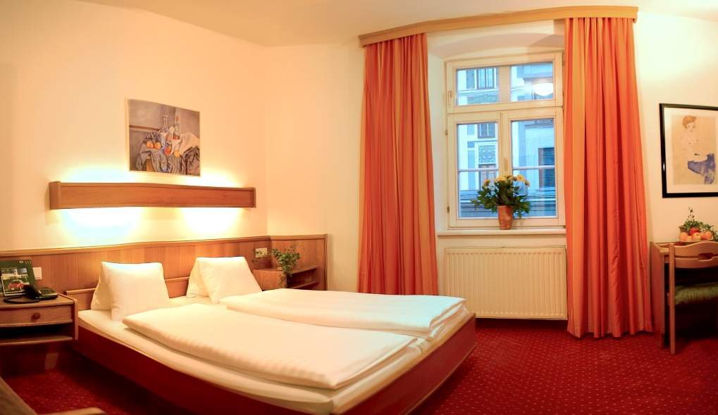 Hotel Goldene Krone Innsbruck Room photo
